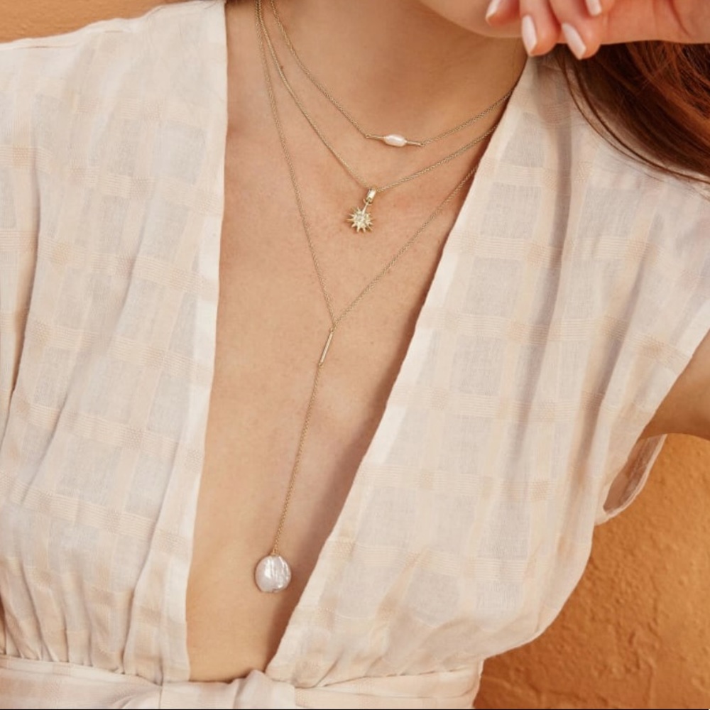 Silver Kendra Scott Andi Y Necklace with a Freshwater Pearl